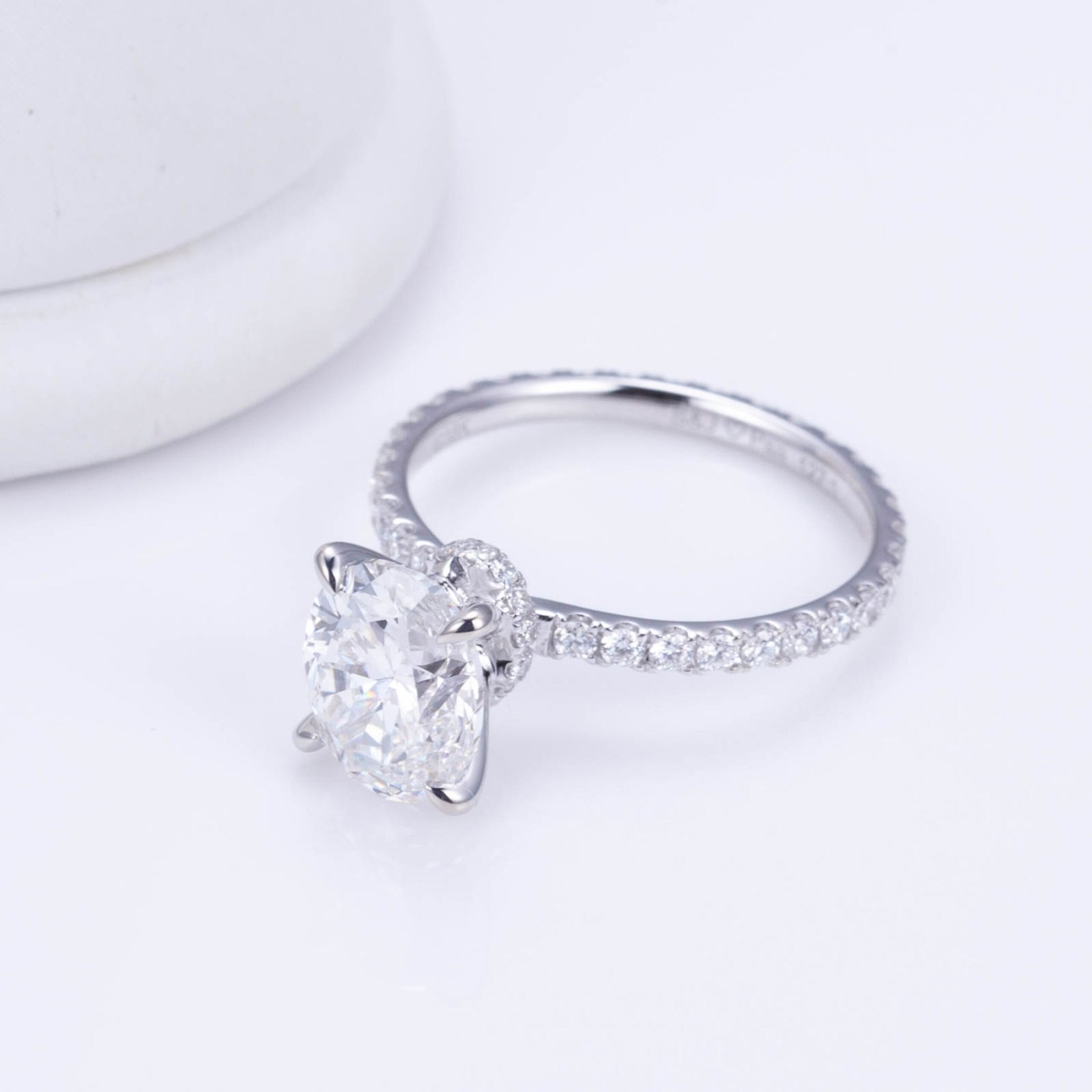 2ct Oval Lab Diamond Engagement Ring Side View - Custom Lab Diamond Engagement Rings Conception Bay South Newfoundland and Labrador - Conception Bay South's BEST LAB ENGAGEMENT JEWELERS