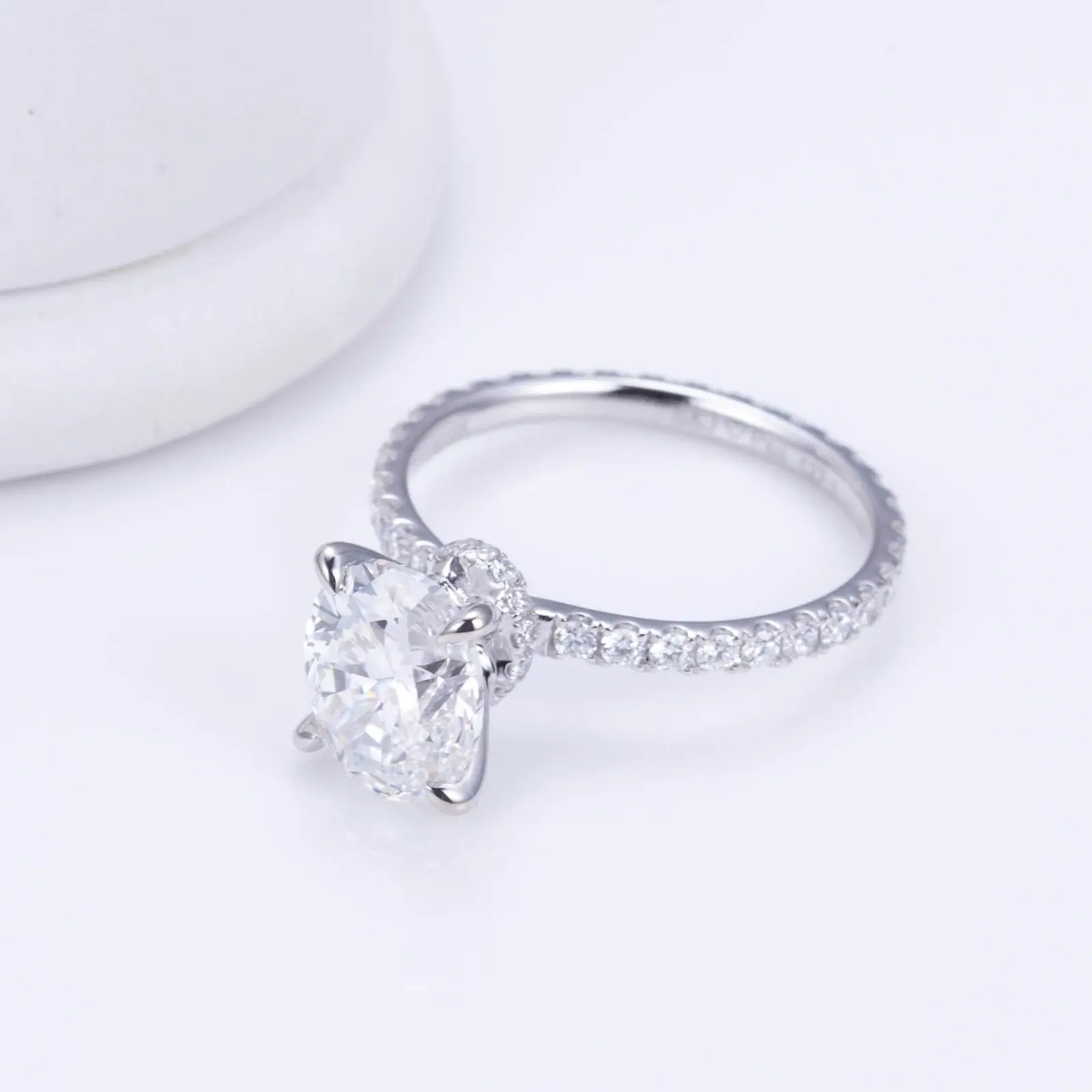 2ct Oval Lab Diamond Engagement Ring Side View - Custom Lab Diamond Engagement Rings Stratford Ontario - Stratford's BEST LAB ENGAGEMENT JEWELERS